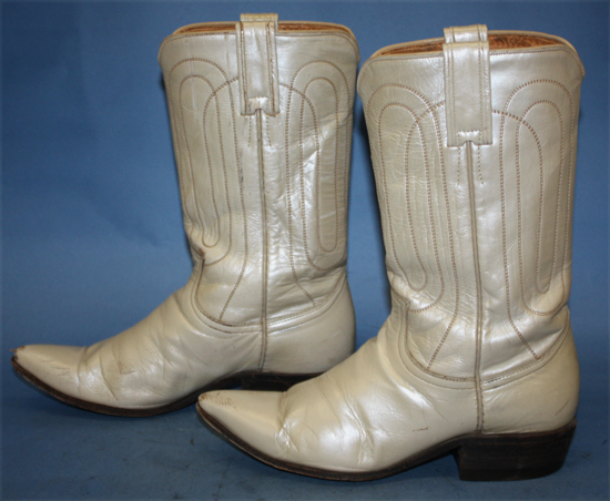flat cowgirl boots